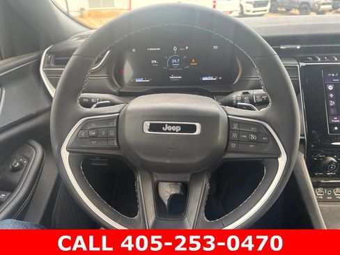 Used 2024 Jeep Grand Cherokee Altitude AWD/4WD image 9