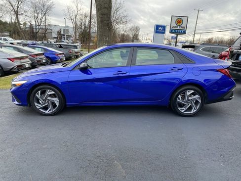 Certified 2025 Hyundai Elantra Sport w/ Cargo Package image 7