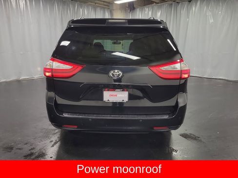Used 2017 Toyota Sienna XLE Premium image 7