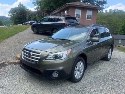 Used 2017 Subaru Outback 2.5i Premium AWD/4WD image 2