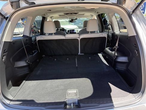 Used 2016 Honda Pilot Touring image 17