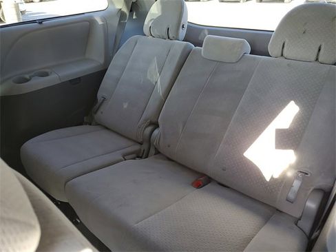 Used 2015 Toyota Sienna LE image 25