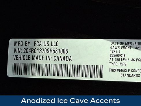 Used 2025 Chrysler Pacifica Premium FWD image 30