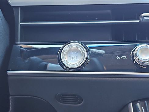 Certified 2026 Genesis GV70 2.5T Advanced AWD/4WD image 23