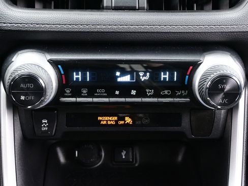 Used 2021 Toyota RAV4 LE image 19