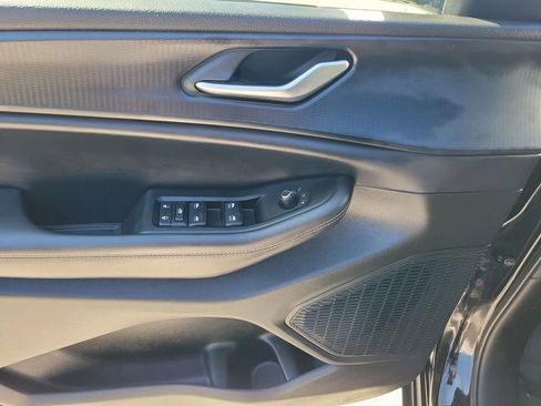 Used 2023 Jeep Grand Cherokee L Laredo image 25