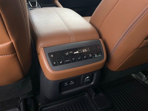 Used 2025 Nissan Pathfinder Platinum AWD/4WD image 29