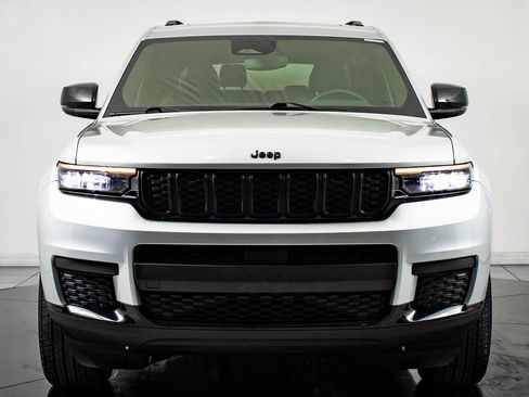 Used 2021 Jeep Grand Cherokee L Laredo image 2