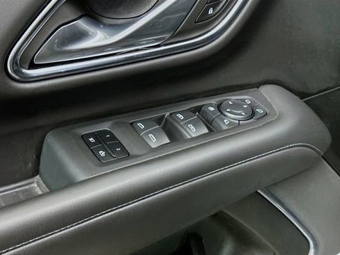 Used 2023 Chevrolet Suburban LT w/ Luxury Package image 19