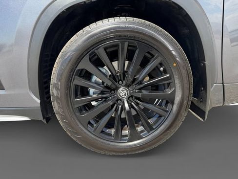 Certified 2024 Toyota Highlander XSE FWD image 12
