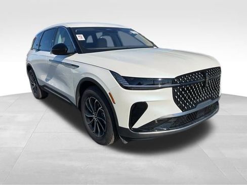 Used 2025 Lincoln Nautilus Premier image 7