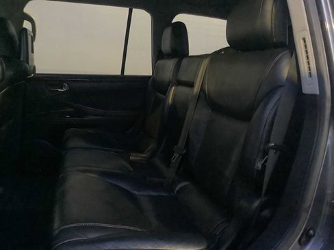 Used 2013 Lexus LX 570 4WD w/ Luxury Pkg image 13