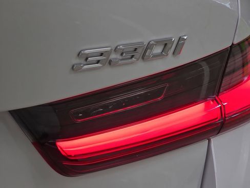Used 2025 BMW 330i Sedan w/ M Sport Package image 31