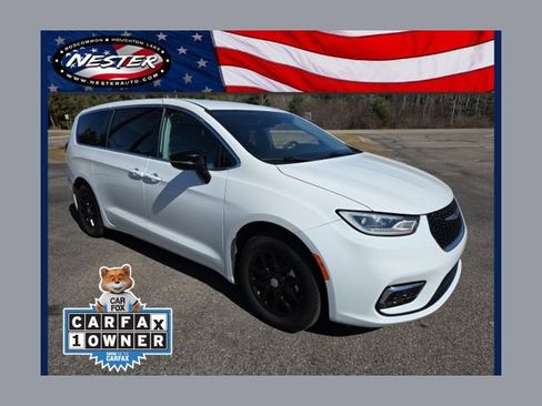 Used 2024 Chrysler Pacifica Touring-L image 1