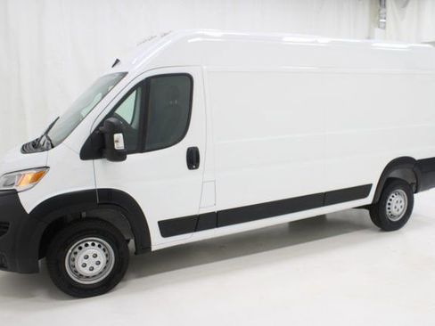 Used 2025 RAM ProMaster 2500 w/ Convenience Group image 2