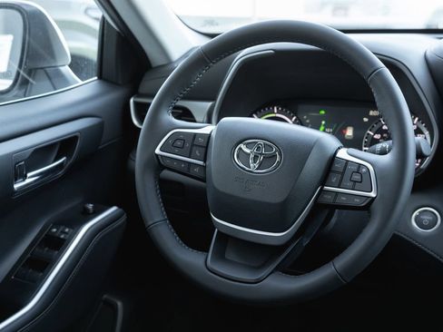 New 2026 Toyota Highlander XLE AWD/4WD image 12