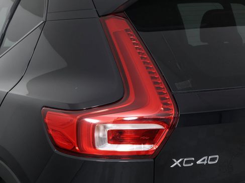 Certified 2025 Volvo XC40 B5 Plus AWD/4WD image 18