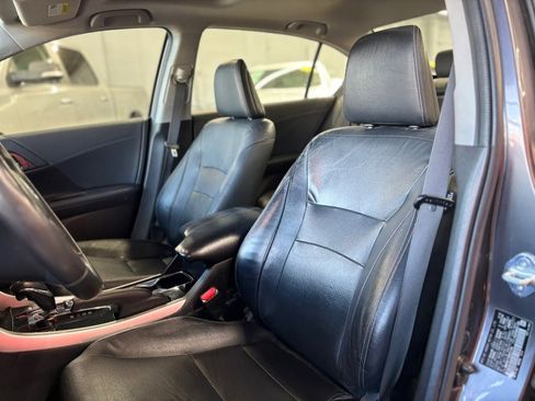 Used 2017 Honda Accord Touring image 9