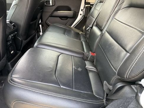 Used 2022 Jeep Wrangler Unlimited Sahara AWD/4WD image 9