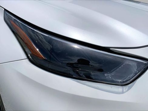 Used 2022 Toyota Highlander XLE FWD image 27