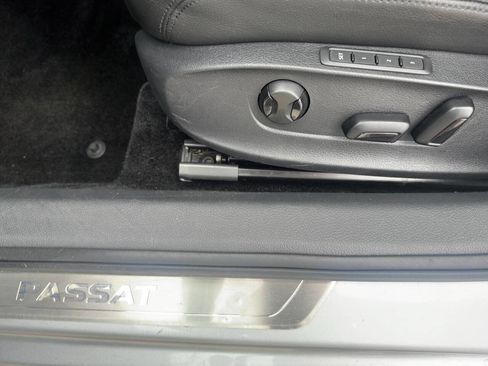 Used 2017 Volkswagen Passat 1.8T SEL Premium image 5