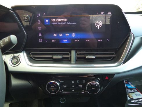 Used 2025 Chevrolet Trax LT w/ Driver Confidence Package image 43