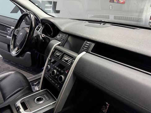 Used 2017 Land Rover Discovery Sport SE image 49