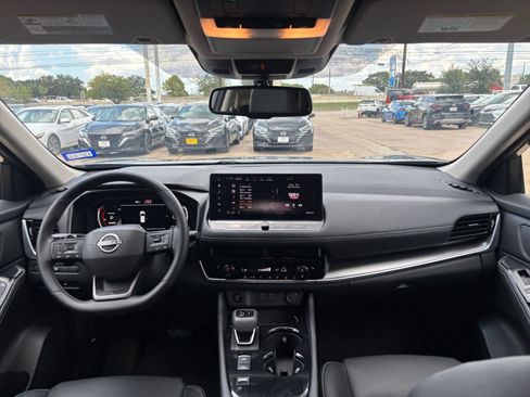 Used 2026 Nissan Rogue SL FWD image 35