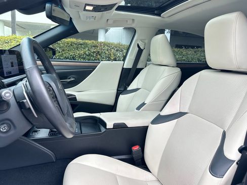 Used 2024 Lexus ES 300h w/ Premium Package FWD image 5