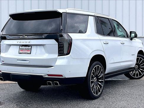 Used 2026 Chevrolet Tahoe High Country AWD/4WD image 15