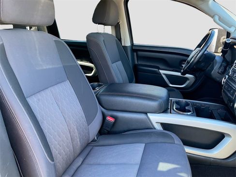 Used 2020 Nissan Titan SV w/ SV Convenience Package image 28