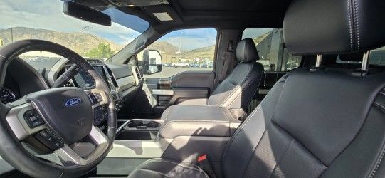 Used 2022 Ford F350 Lariat w/ Black Appearance Package AWD/4WD image 12