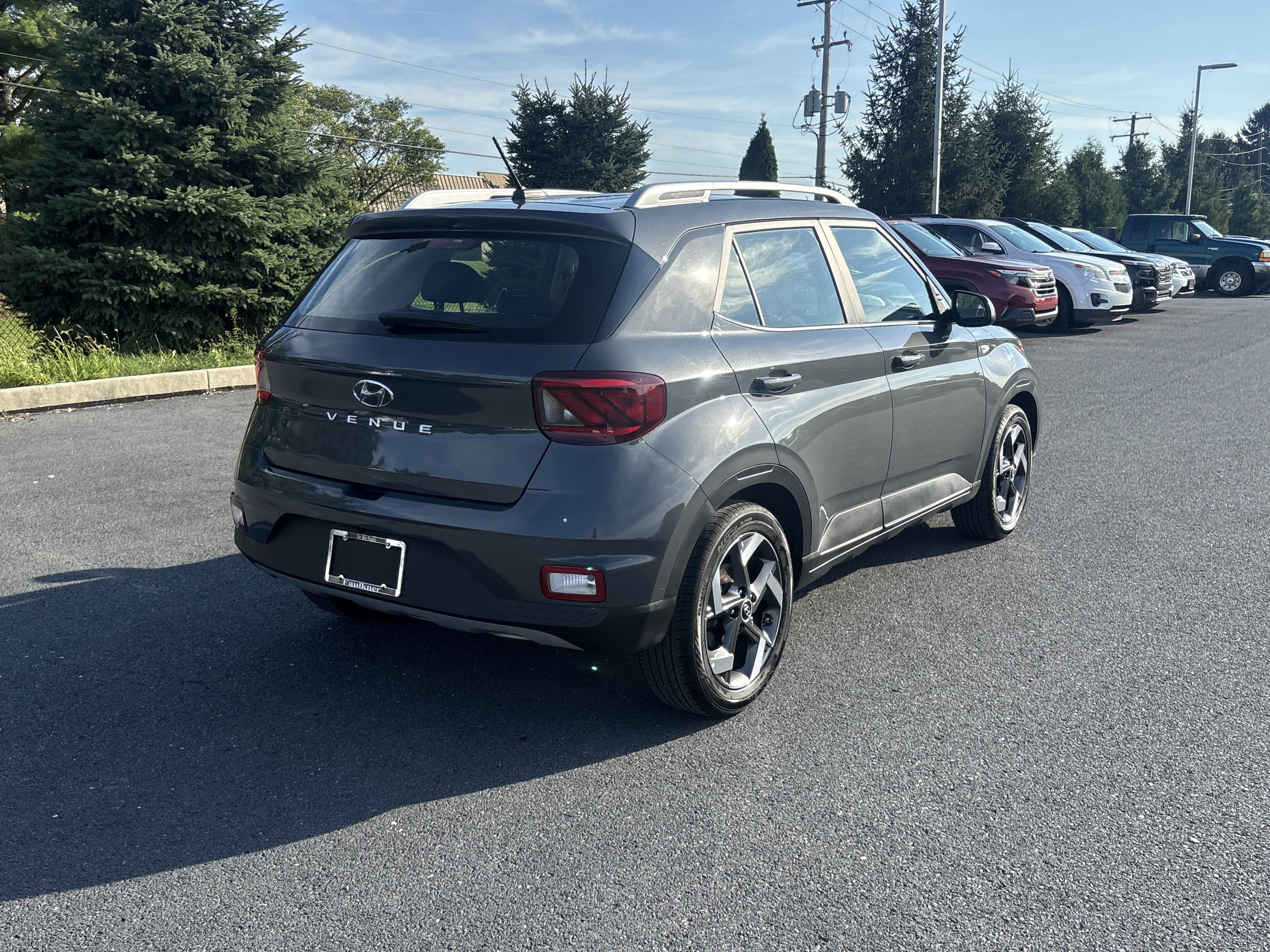 Used 2025 Hyundai Venue SEL FWD image 22