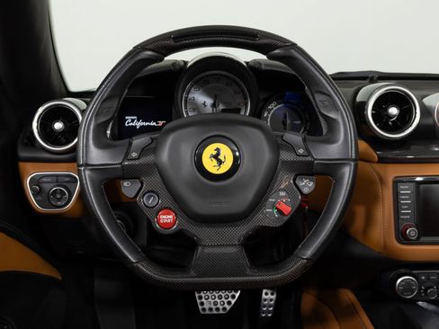 Used 2016 Ferrari California T RWD image 34