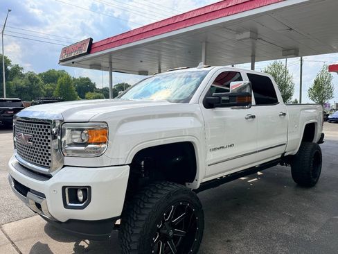 Used 2015 GMC Sierra 2500 Denali w/ Duramax Plus Package AWD/4WD image 16
