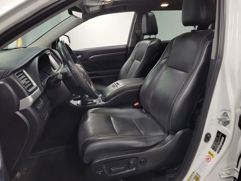 Used 2019 Toyota Highlander Limited Platinum AWD/4WD image 13