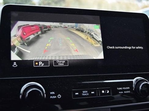 Used 2024 Nissan Armada SL w/ Captain's Chairs Package image 15