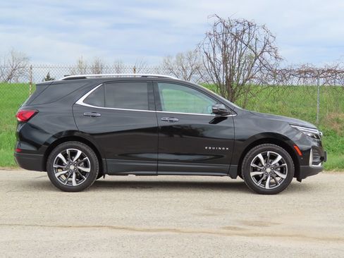 Used 2023 Chevrolet Equinox Premier AWD/4WD image 2