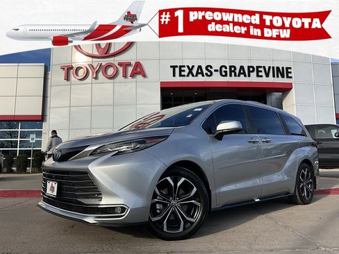 Used 2025 Toyota Sienna Platinum image 1