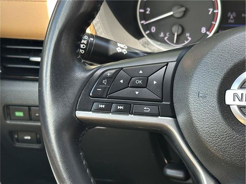 Used 2021 Nissan Sentra SV w/ SV Premium Package FWD image 20