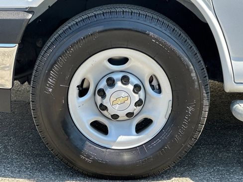 Certified 2025 Chevrolet Express 2500 w/ Driver Convenience Package RWD image 31