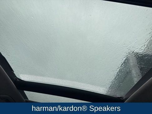 Used 2025 Kia Sportage SX image 16