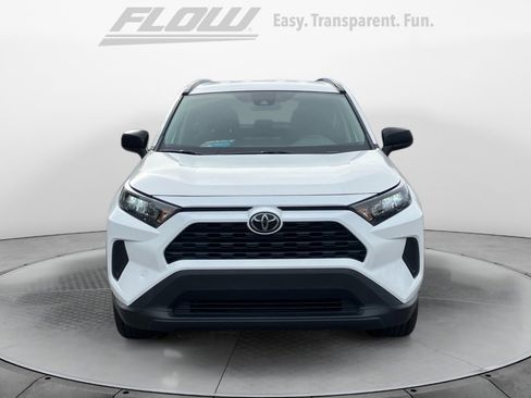 Used 2021 Toyota RAV4 LE image 2