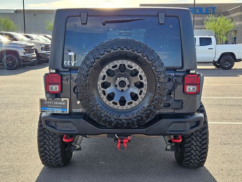 Used 2017 Jeep Wrangler Unlimited Rubicon AWD/4WD image 4