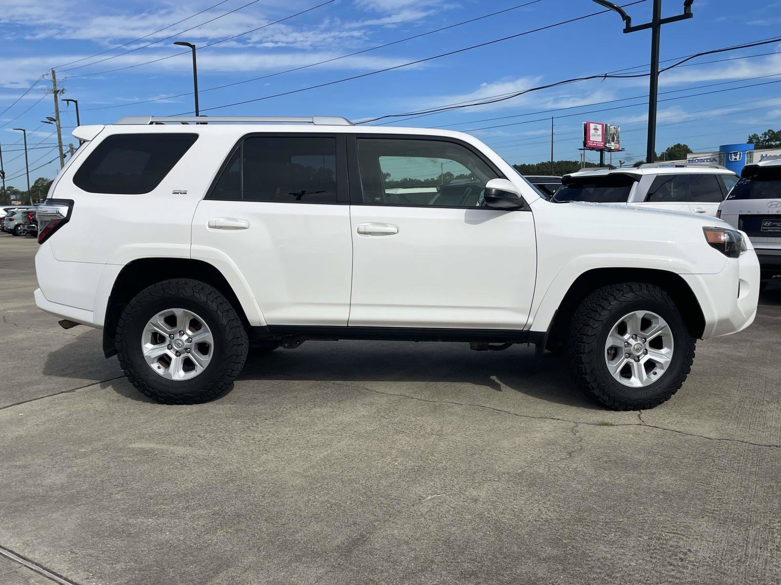 Used 2016 Toyota 4Runner SR5 AWD/4WD image 2