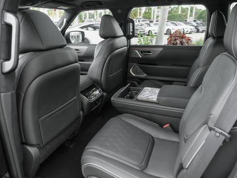 Certified 2026 INFINITI QX80 Autograph w/ Premium Cargo Package AWD/4WD image 32