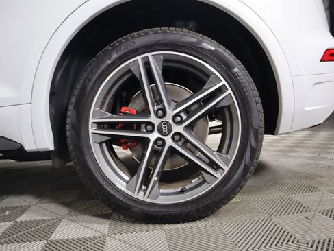 Used 2025 Audi Q5 e Premium Plus w/ Premium Plus Package image 32