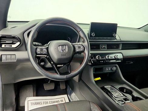 Used 2025 Honda Pilot Sport image 12