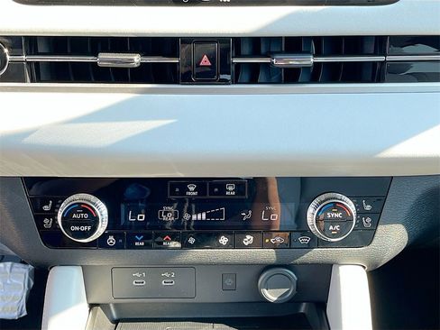 New 2025 Mitsubishi Outlander SEL image 16