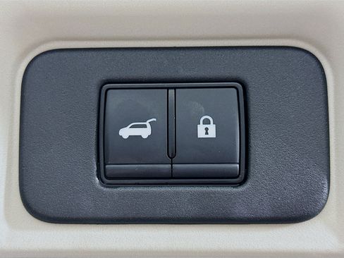 Used 2023 Nissan Ariya AWD image 30